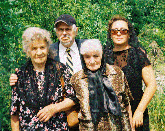 Klim with Nicoleta, her mother and Gheorghita